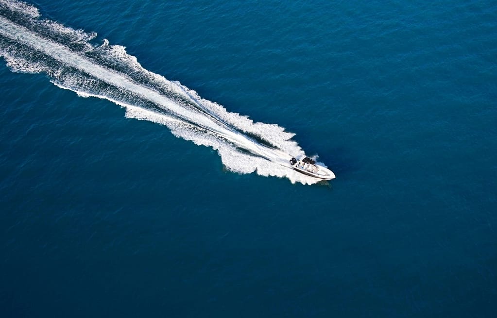 speed boat scuba diving
